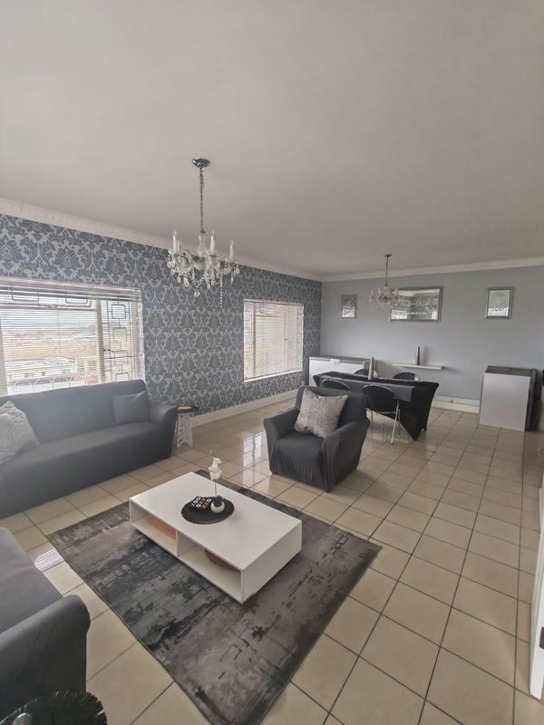 4 Bedroom Property for Sale in Parkside Eastern Cape